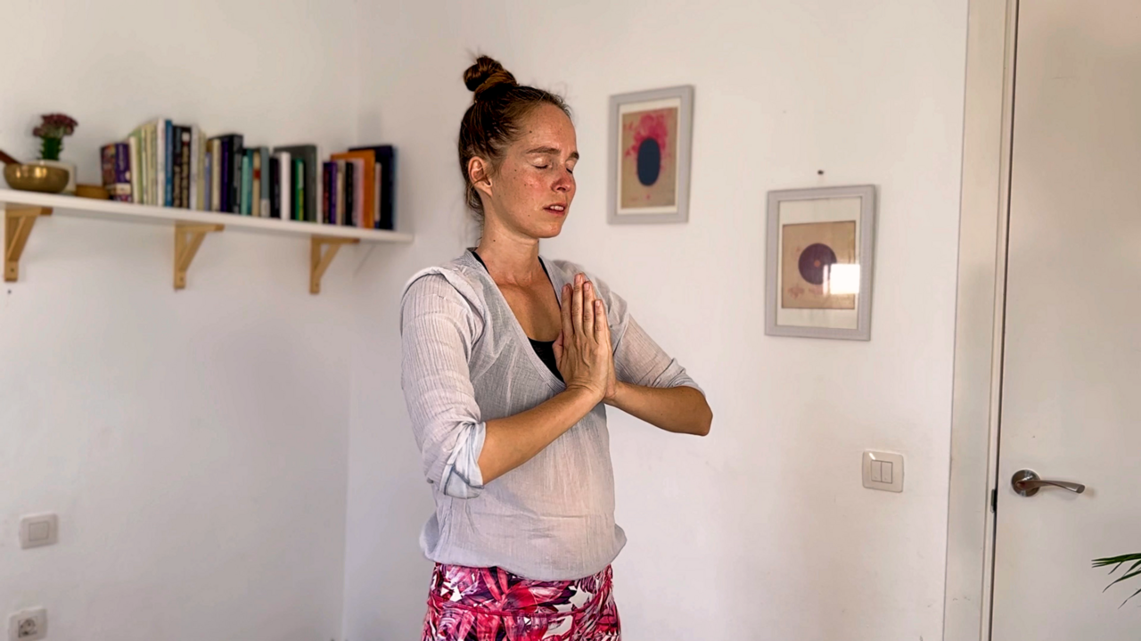 Aromayoga pose, Sonnengruß, Innenschau, Verbindung