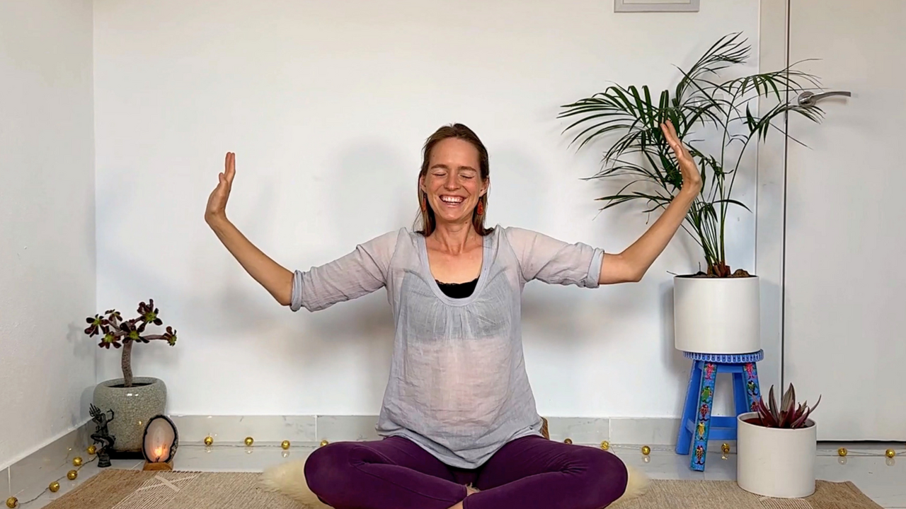 Yoga gegen stress, sanftes bewegen, Herzöffnung, Freude